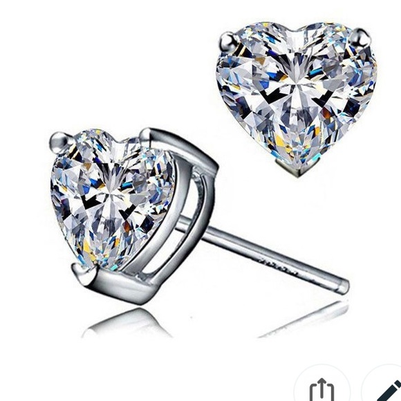 Exquisite .925 Sterling Slvr Heart Moissanite Stud - Picture 5 of 7